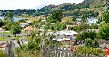 Puerto Guadal en verano / Midsummer in Puerto Guadal